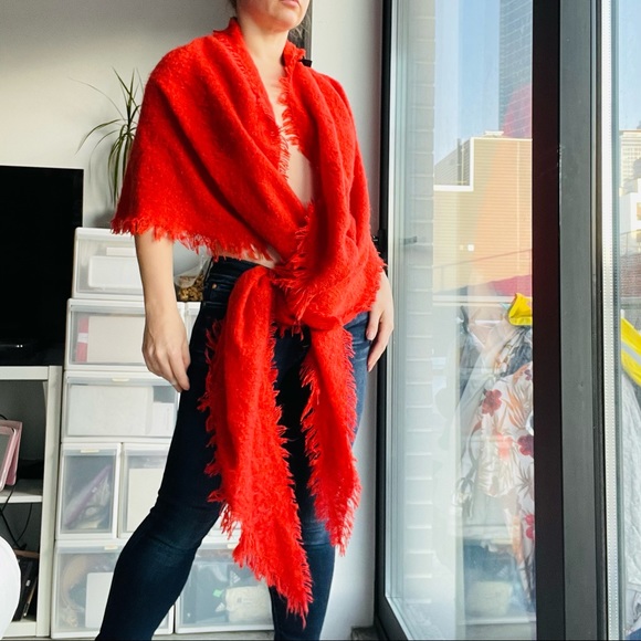 Anthropologie Fringed Long Soft Triangle Blanket Scarf - Picture 12 of 15